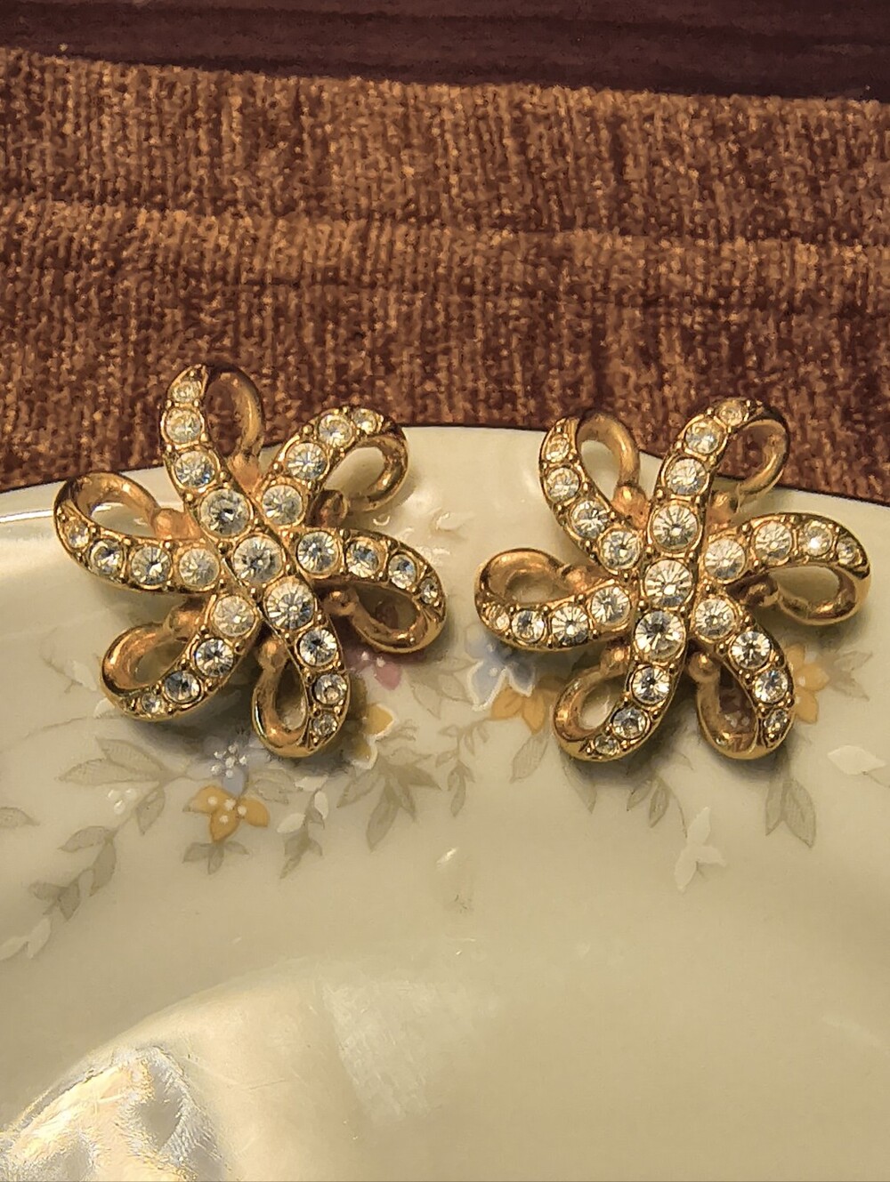 Vtg 80s EUC Signed SWAROVSKI Austrian Crystal Flower Clip On Earrings Swan Mark